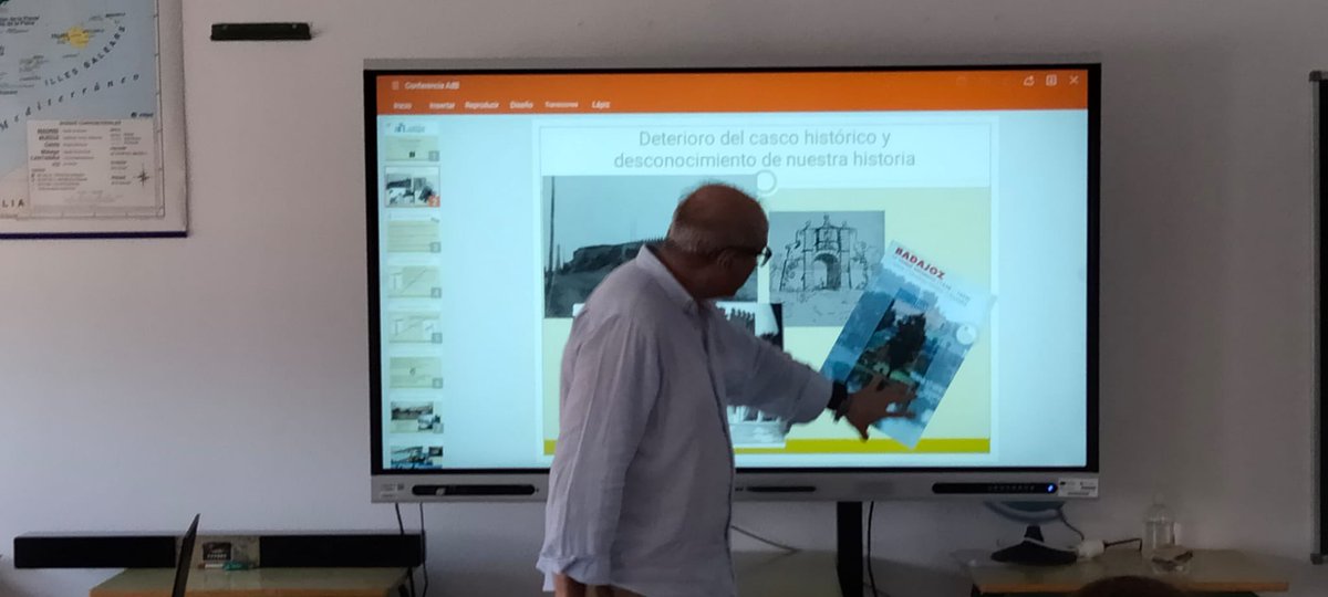 Cepa_Abril's tweet photo. Hoy nos ha visitado Manuel Cienfuegos, presidente de Amigos de Badajoz para presentarnos su asociación. https://t.co/gPgjNswOGu