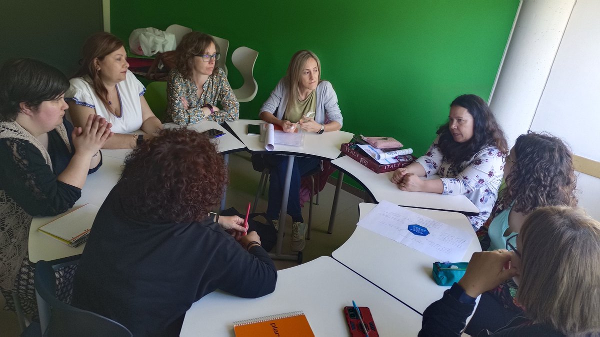 ATC81's tweet photo. Excel.lent darrera sessió de la jornada d'acollida, seguiment i avaluació d'Auxiliars de Conversade Catalunya. Gràcies per l'acollida @EOILleida
Ha estat un plaer compartir plegats SdA molt interessants. Bona feina! @EplusCatEdu @sllengua @MontseMo @claudividal6 @cvernets https://t.co/SlLYBnXNgN