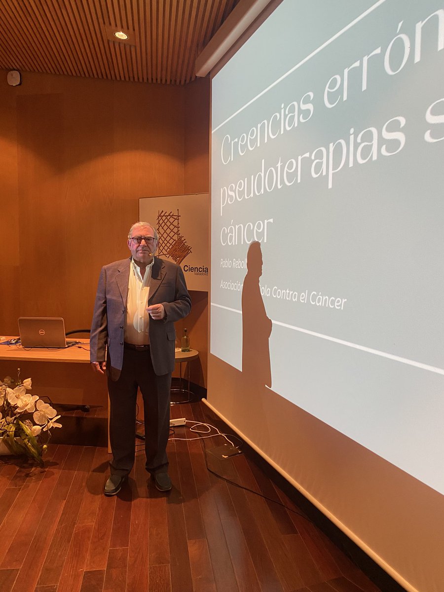 Auditorio lleno en la 3ª charla del ciclo ‘Increíble… pero falso’. Pablo Rebollo Riol, médico y psicoterapeuta, habla hoy de ‘Creencias erróneas, mitos y pseudoterapias sobre el cáncer’.