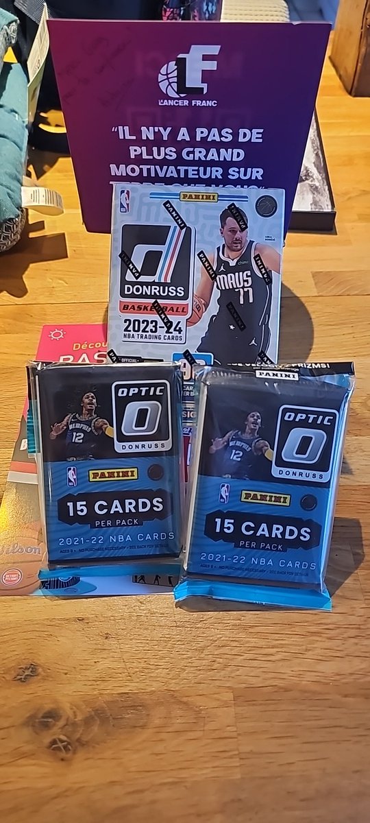 Quand tu fais une commande @LancerFranc et que tu as même des petites surprises avec, ben ça fait chaud au cœur. Merci mille fois 😍😍😍
#nbacards #thehobby