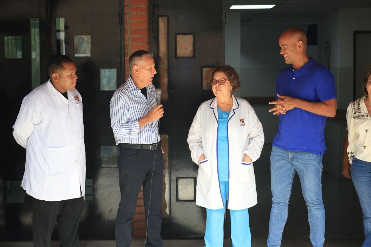 Esta mañana nos fuimos a Petare junto a nuestra madrina de Miranda @Gabrielasjr para inspeccionar los trabajos de rehabilitación del CDI Mirador del Cafetal. Este centro de salud brinda atención a más de 15.000 personas en las áreas de medicina general, farmacia, hospitalización…