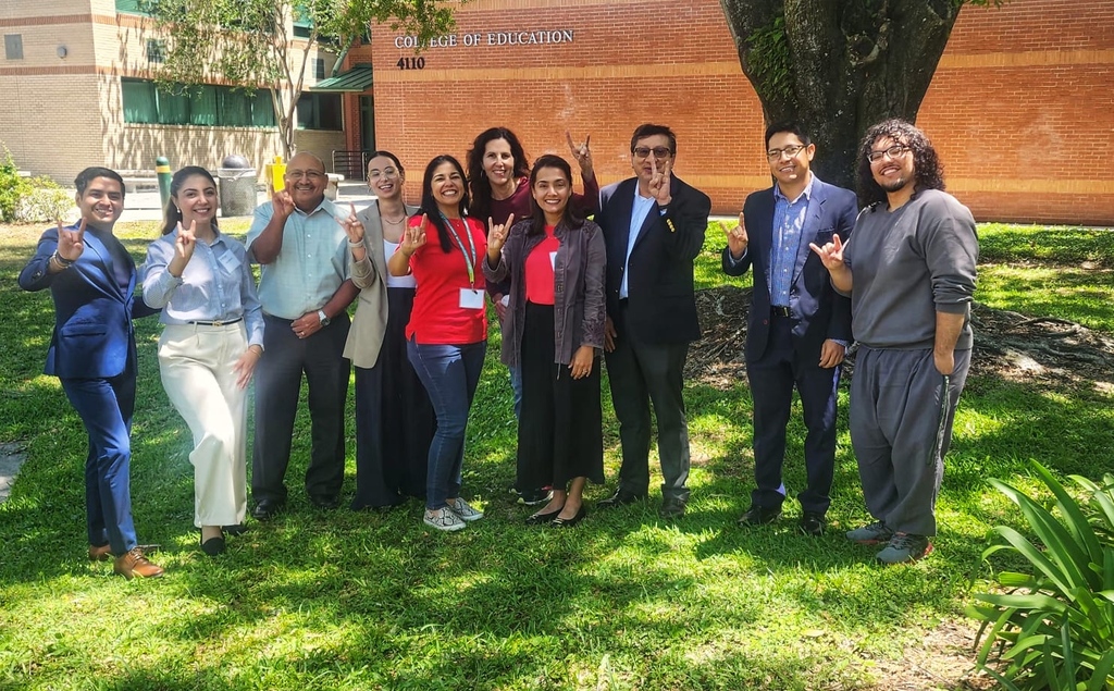 Salud Latina USF tweet media