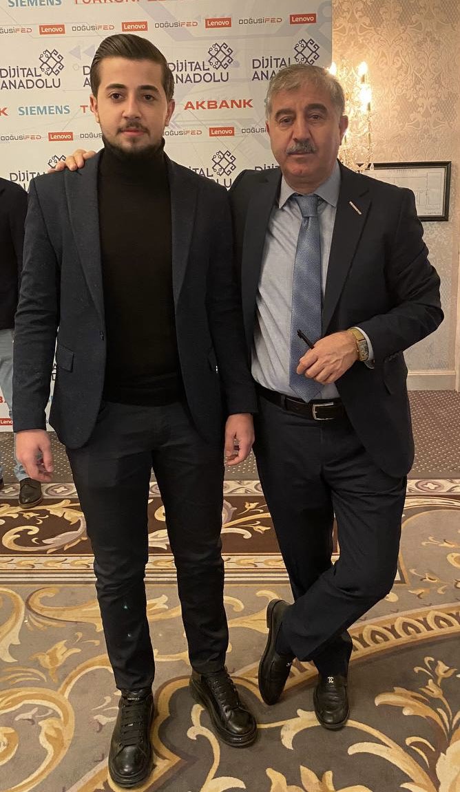 Vanliamcan's tweet photo. Bir Annenin ve babanın yüreği sadece evladına yanar.. Yarın Merdo ağır bir ameliyat geçirecek.. Duânızı eksik etmeyin ne olur.. Tüm dualarımız Seninle Merdo can🙏  @MuslumErbayy  @BRCNYLDRMB @dunya20101 @KayipveKan_ilan @Naif40242192 @gul_fid @ha_arap @MaviFularl @OnyNuri https://t.co/OiKUiBN7wV