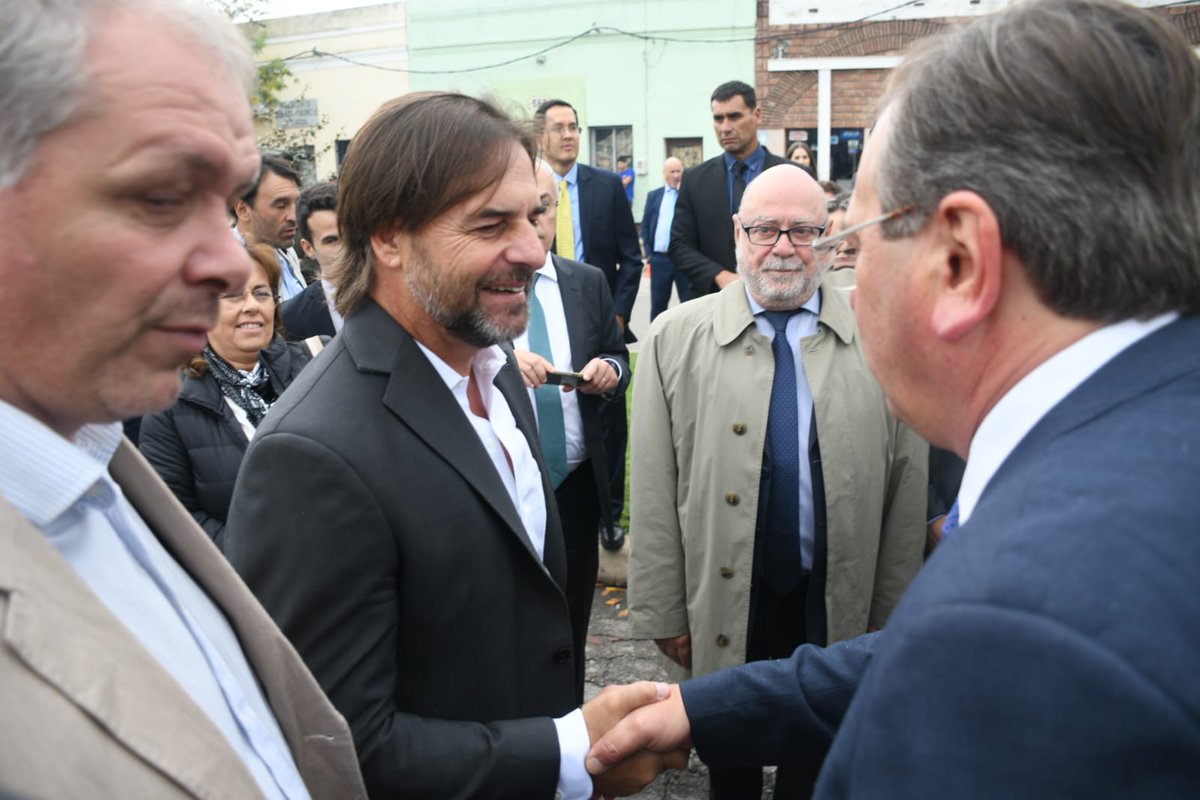 👷👩‍🏭 Trabajaron más de 3.500 personas en forma directa y más del 90% fue mano de obra uruguaya. 🗨️ 'Sin duda hoy es un día que trasciende...se vuelve a reactivar el ferrocarril en Uruguay, con condiciones diferentes a lo que estábamos acostumbrados, pero es un hito que nos marca