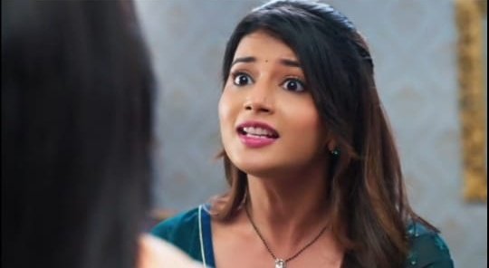 Abhira: 'Join dancing or singing classes and go there. This is our marriage and not your project. Do not interfere in our personal matters. Armaan is my husband so just shut up!!'🔥🔥🔥👑

Queen behaviour by Abhira!!👑🔥😍

#SamridhiiShukla #AbhiraPoddar #AbhiraSharma #yrkkh