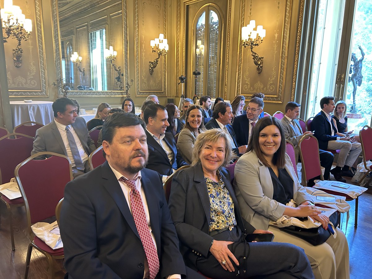mati_creainnova's tweet photo. Excelente jornada de la @fundacion_ff sobre la #TomaDeDecisiones en contextos de presión e incertidumbre. y Excelentes ponentes, gracias a #FernandoCasado @illescasmiguel #CesarFerrer #PabloGalli @IGEMABUSINESS https://t.co/vskbWgBMVS