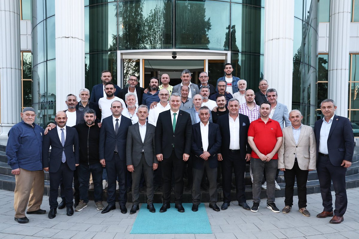 İstiklal Mahallemizin ileri gelenleri ve Çark Sanayi esnafı bugün bizleri ziyaret ettiler. Kıymetli hemşehrilerimize güzel dilekleri için teşekkür ediyorum.