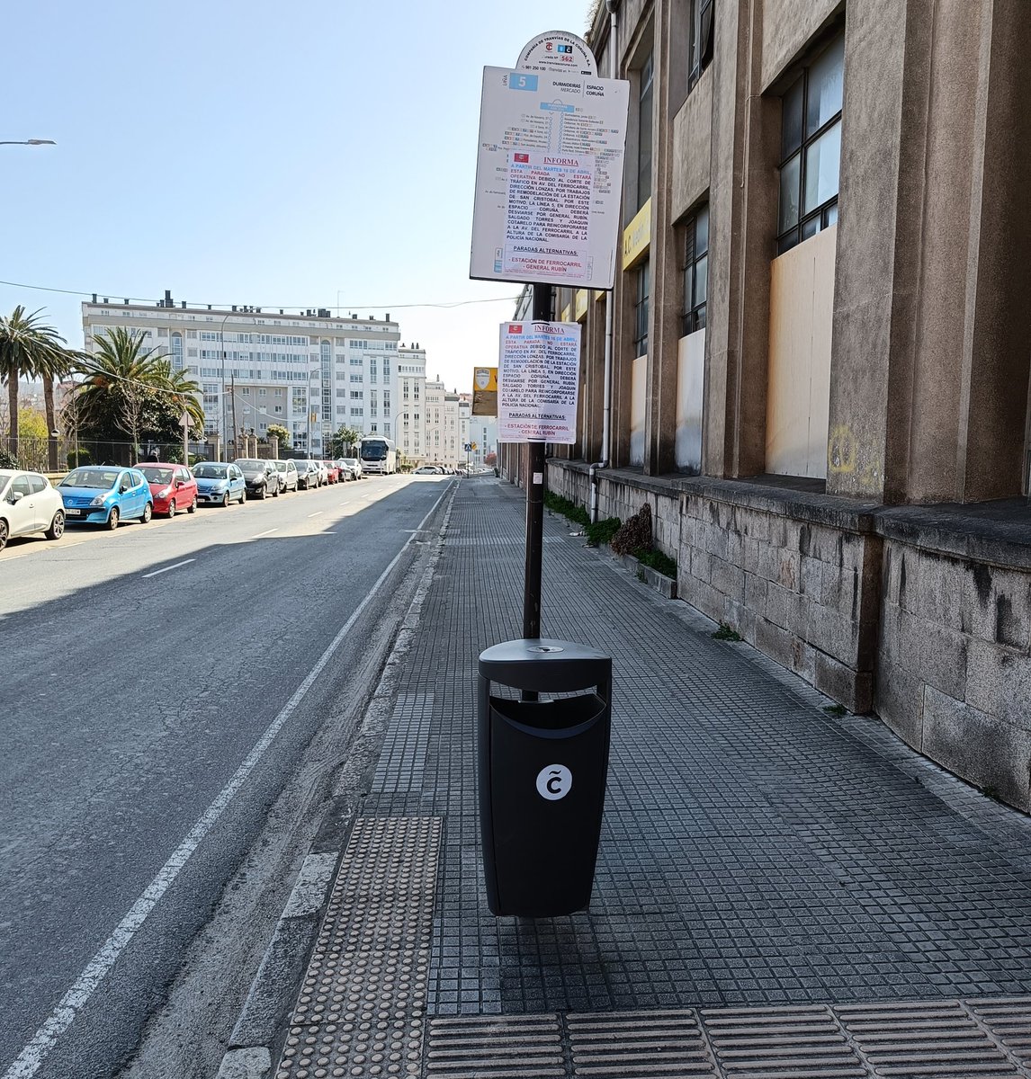 BlogBusurbano's tweet image. Actualizamos esta info, que ha sido reactualizada ya varias veces oficialmente hoy...

Paradas #Lín5 que "caen"
de Avda. del #Ferrocarril:
#Par562 (n°14)
#Par580 (fte. Pz. Ozores Arráiz)

Recuperará su ruta por
J. COTARELO para llegar
a la #Par563 (n°54)

La vuelta
sin cambios.