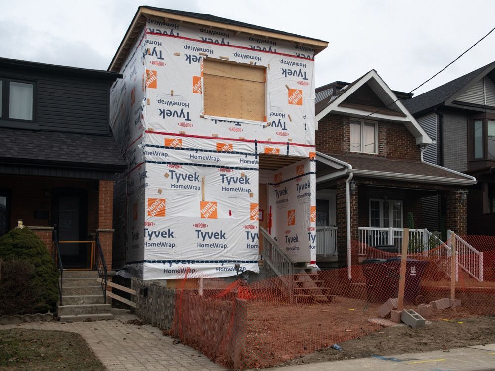 Housing starts down 7% in March from February: CMHC financialpost.com/real-estate/ho…