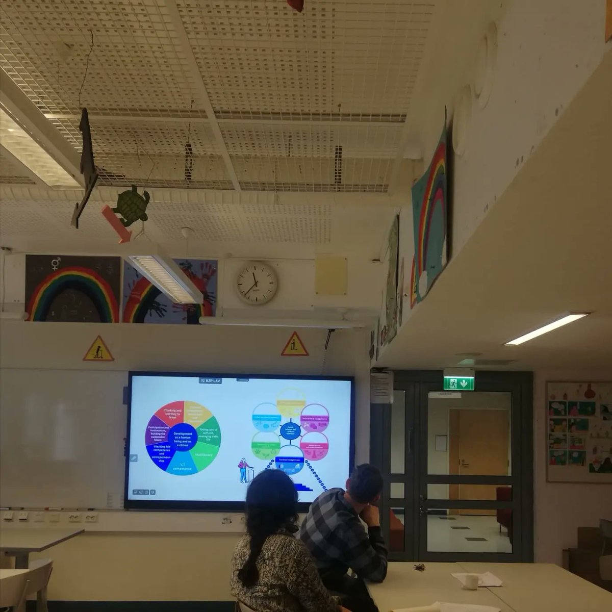 erasmusplusmon1's tweet photo. Nuestras compañeras Eva y Mirian ya están inmersas en su job shadowing en Vaasa (Finlandia). Hoy han hecho un tour por el instituto junto con el jefe de estudios, asistido a una reunión sobre la estrategia tecnológica en el centro y observado cómo se desarrollan las clases. https://t.co/fAPB5ZSo7Y