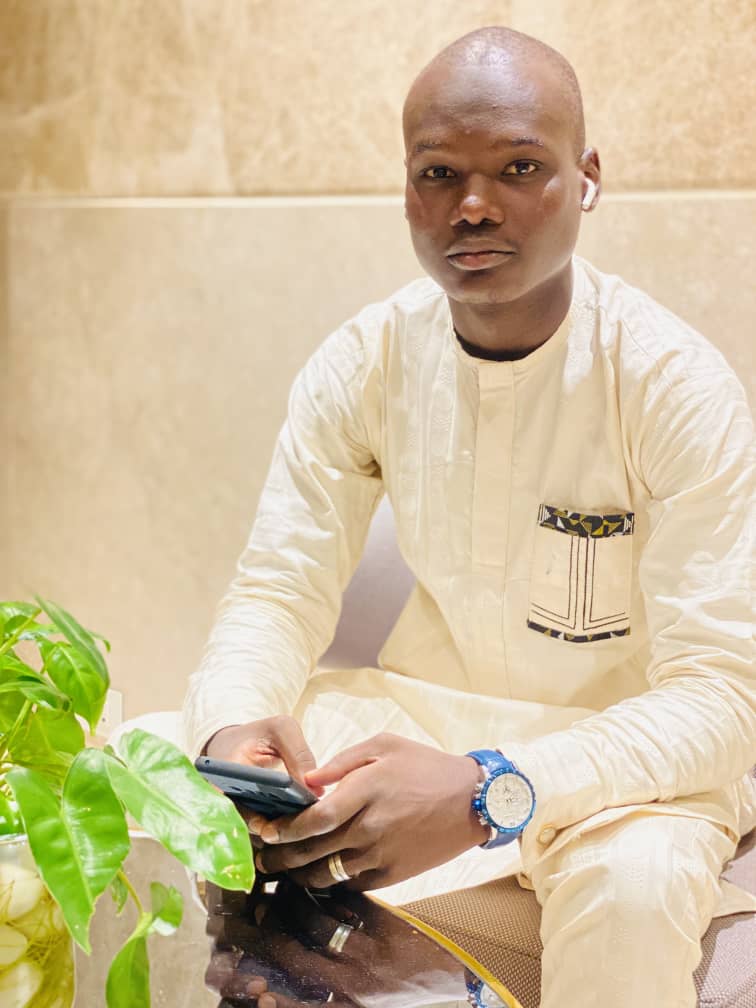 Ne pense pas que la vie s’écroule parce que tout ne s’est pas passé comme prévu. Rien de grave tant que tu es bien vivant.Laisse partir ce qui est fini, apprête-toi pour apercevoir ce qui va venir. 
Respire,patiente,pardonne,lâche prise,reste confiant.
La vie est faite d’étapes.