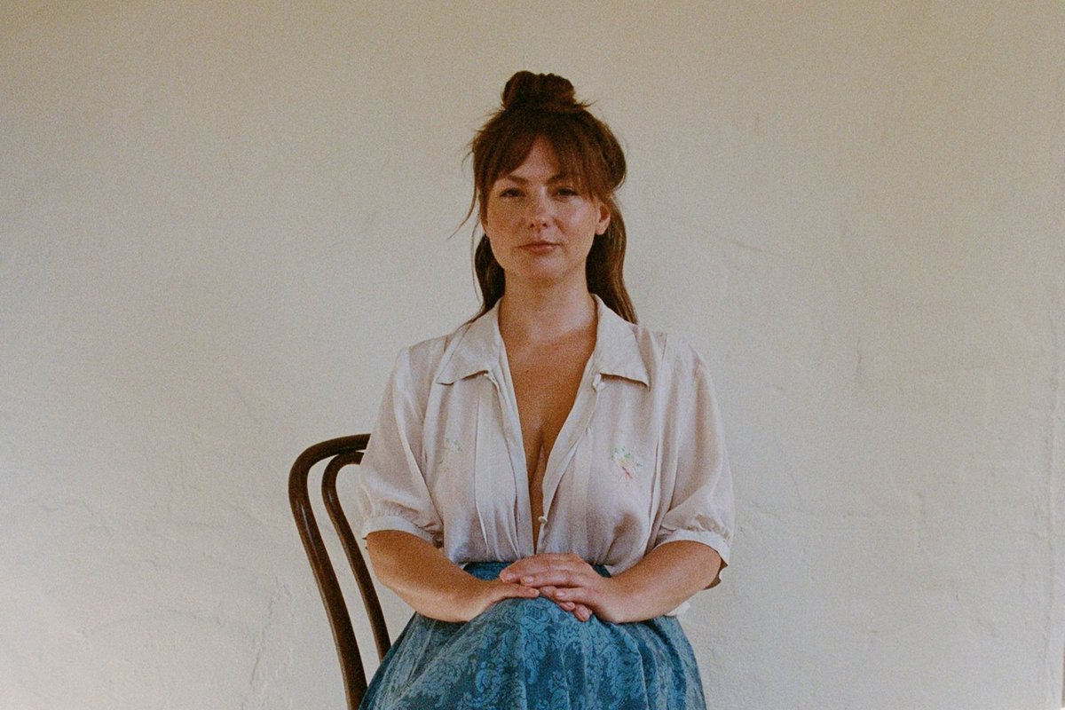 Angel Olsen Will Take the Stage Solo on ‘Songs From the Archive’ Tour

Maxim Ludwig, Runo Plum, Kyle Ryan, Greg Mendez, and Domino Kirke will join her as special guests on select dates.

🔗 rollingstone.com/music/music-ne…