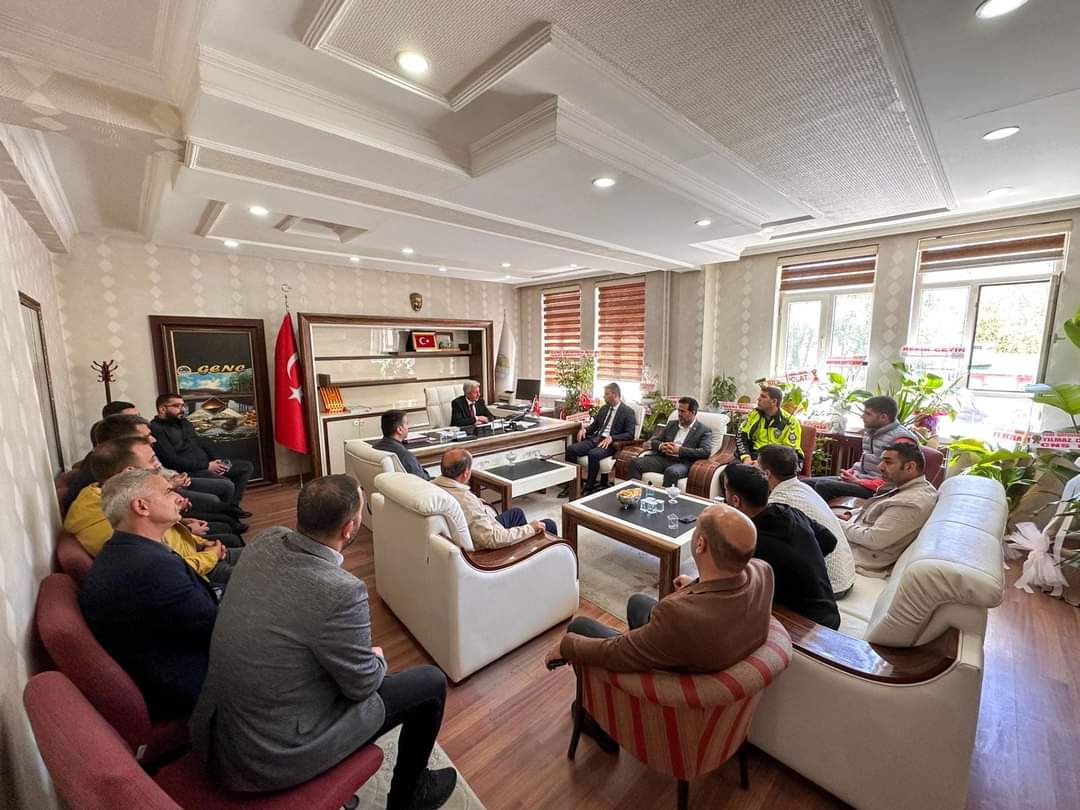 Zikte_Surkap's tweet photo. Mahalli İdareler Seçimi sonucunda Genç Belediye Başkanı  seçilen Sn. Kemal TARTAR ve yardımcısı, aynı zamanda Yönetim Kurulu Üyemiz Sn. Ahmet Nuri DENER beylere hayırlı olsun ziyaretinde bulunduk. Yeni görevlerinde başarılar dileriz. https://t.co/hYSFze0SEM