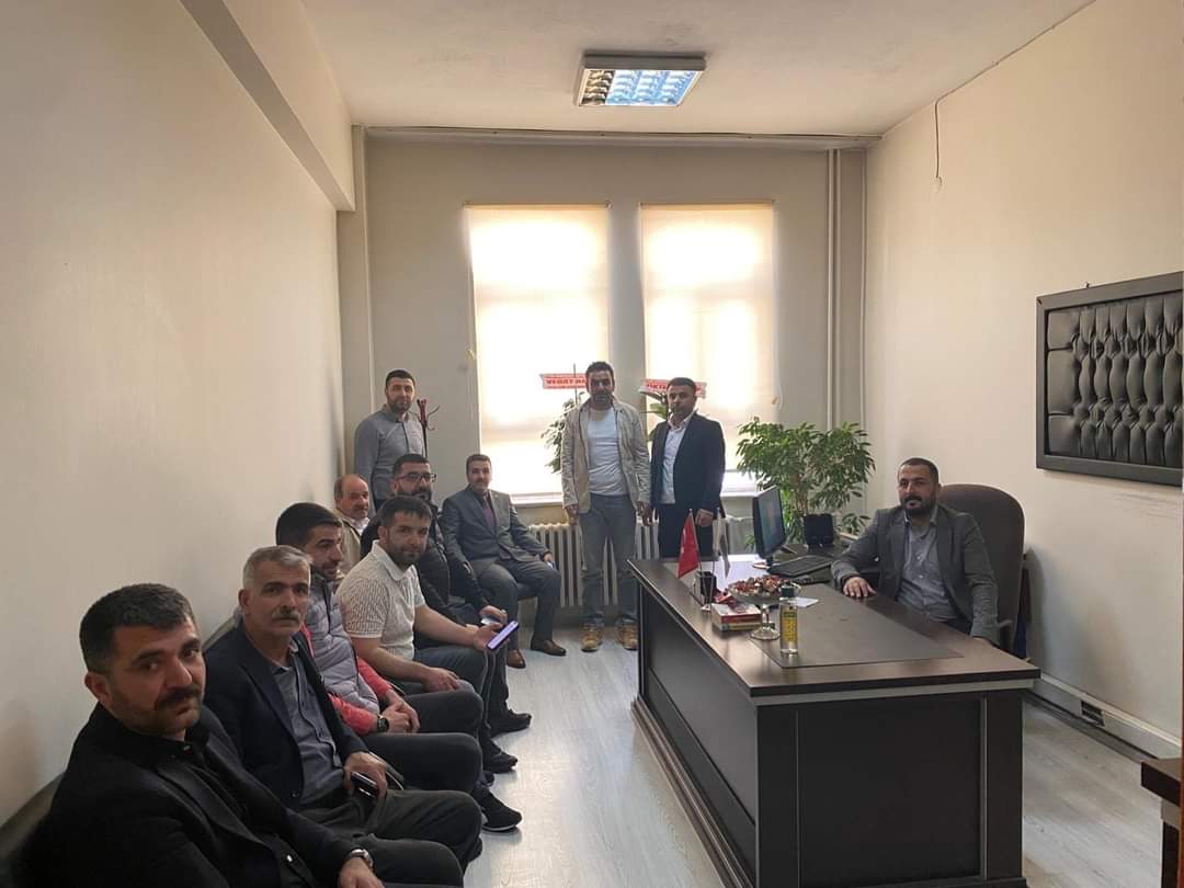 Mahalli İdareler Seçimi sonucunda Genç Belediye Başkanı  seçilen Sn. Kemal TARTAR ve yardımcısı, aynı zamanda Yönetim Kurulu Üyemiz Sn. Ahmet Nuri DENER beylere hayırlı olsun ziyaretinde bulunduk. Yeni görevlerinde başarılar dileriz.