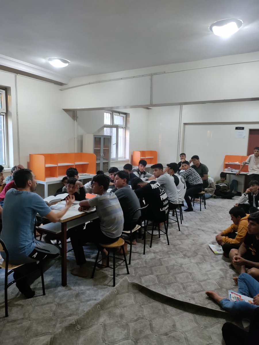 HarranSDCPAL's tweet photo. Okulumuz pansiyonunda Din kültürü ve ahlak bilgisi öğretmenimiz İsa Çolak  ve öğrencilerimiz İman, ibadet ve  ahlak üzerine bir söyleşi yapmıştır. İsa hocamıza verdiği bilgiler için teşekkür ederiz. https://t.co/1HEdat8iBi