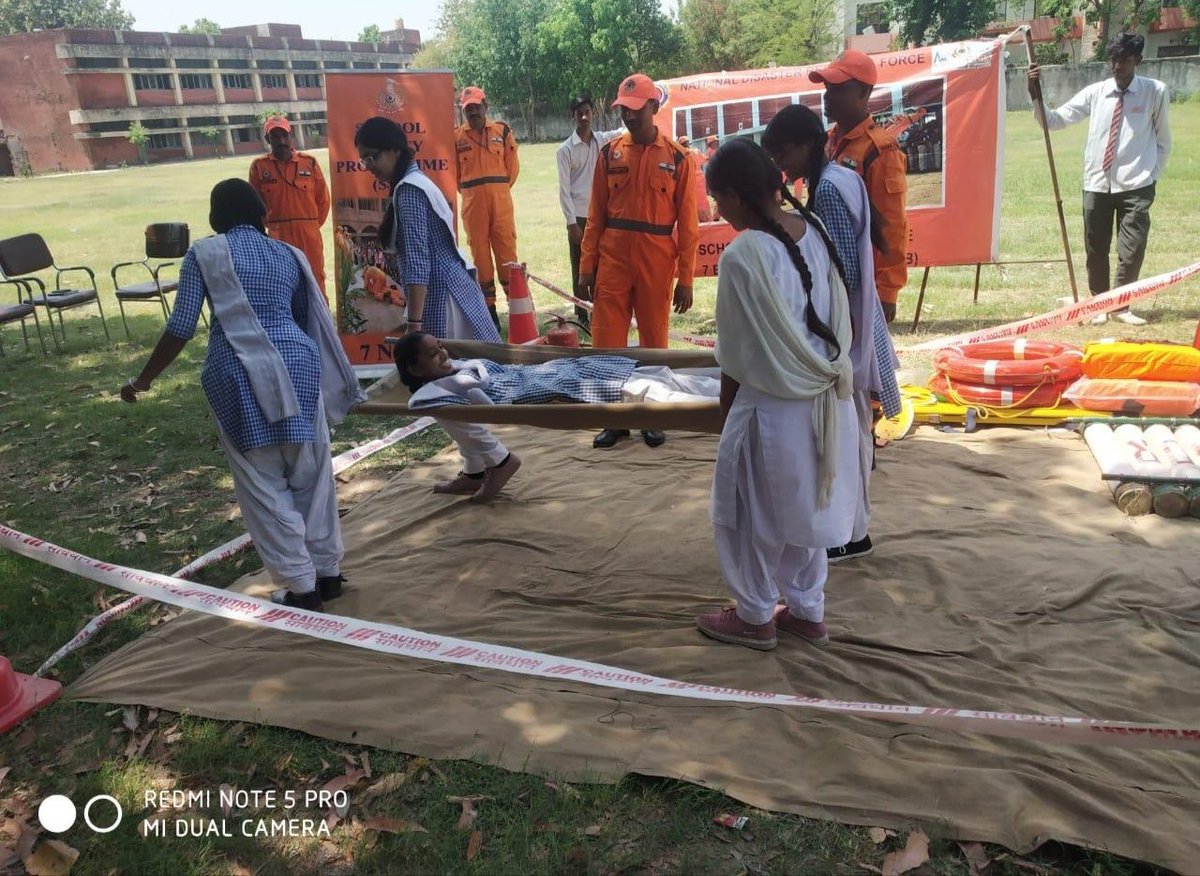 #Team7BnNDRF conducted School Safety and Disaster Awareness Program at GSSS, Panchkula (HRY). Topics Covered: Flood safety & Rescue Techniques CPR Bandage Bleeding Control Splinting Dos & Don'ts during Earthquake & Heat Wave @NDRFHQ @HMOIndia @ndmaindia @ANI @PIB_India @cmohry