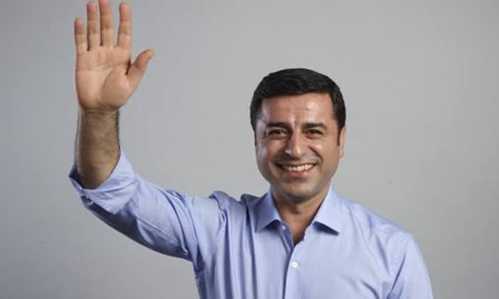 8 Yıldır Türkiye’nin Demokratikleşmesi İçin,Halkların Kardeşliği İçin,Türk Solunun Temsiliyeti İçin Cezaevinde Bulunan Sn Selahattin Demirtaş ve Arkadaşlarının Özgürlüklerine Kavuşmalarını Diliyorum Bizim İçin Esas Olan Türkiye’nin Demokratikleşmesi Ve Halkların Kardeşliği