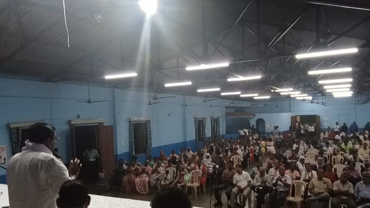 goanewshub's tweet photo. MLA Capt.Venzy exposes the Govt’s failures on price rise, at the INDIAalliance Meeting held at CORTALIM.
2014 Gas Cylinder 400Rs Today 1100Rs, Petrol 70Rs Today 95Rs !
#BODOL #Vote4Viriato
@VenzyViegas @AAPGoa https://t.co/9q7U0ZWcJ3