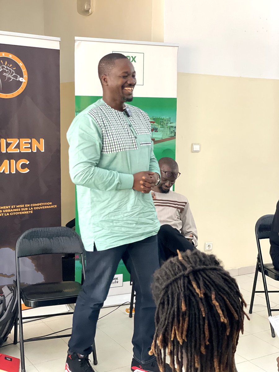 📌Ce matin avec un groupe d'une trentaine de jeunes artistes rappeurs. Dans le cadre du programme "Citizen Mic" de YEM, qui vise à renforcer les capacités de ces artistes sur les thèmes de citoyenneté et gouvernance locale, de sorte qu'ils puissent produire des textes engagés.