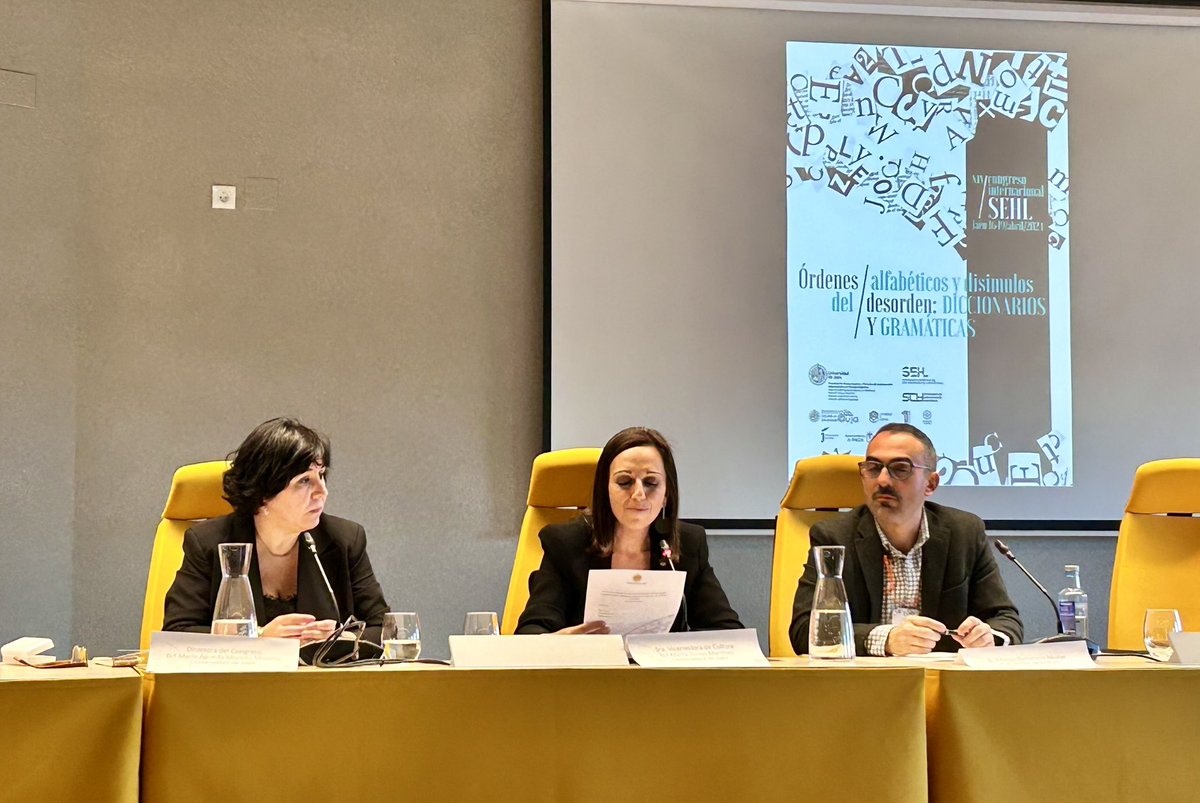 xivcisehl_Jaen's tweet photo. 📣
Estamos muy contentos de inaugurar el XIVCISEHL @SEHL_oficial por el presidente de la SEHL, Alfonso Zamorano Aguilar, y las directoras del #XIVCISEHL Águeda Moreno Moreno y Marta Torres Martínez
@ujaen @LexicografiaUja https://t.co/jggV5AJNMA