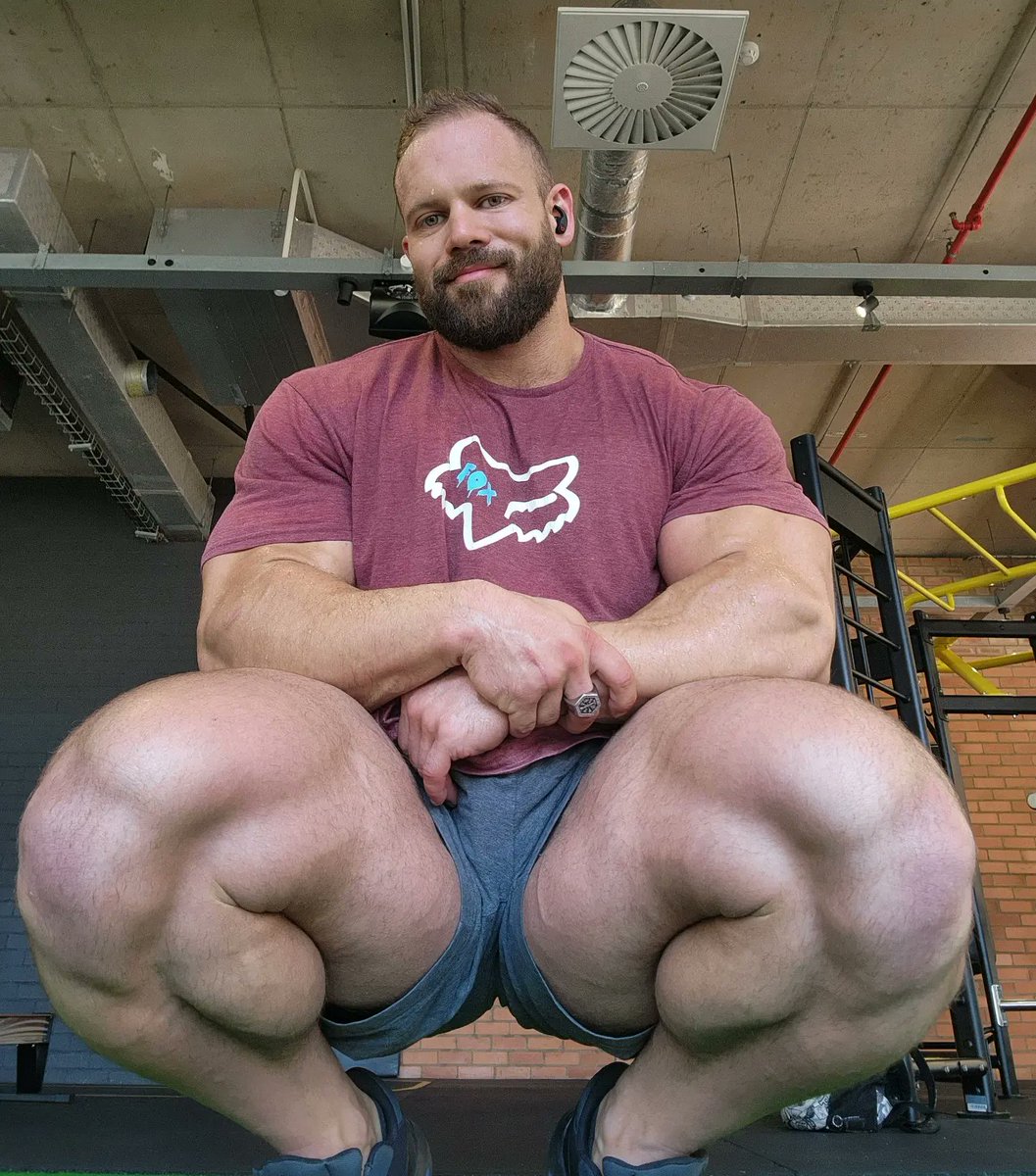 Are you a thick thigh kind of guy? 💪🦵🍖