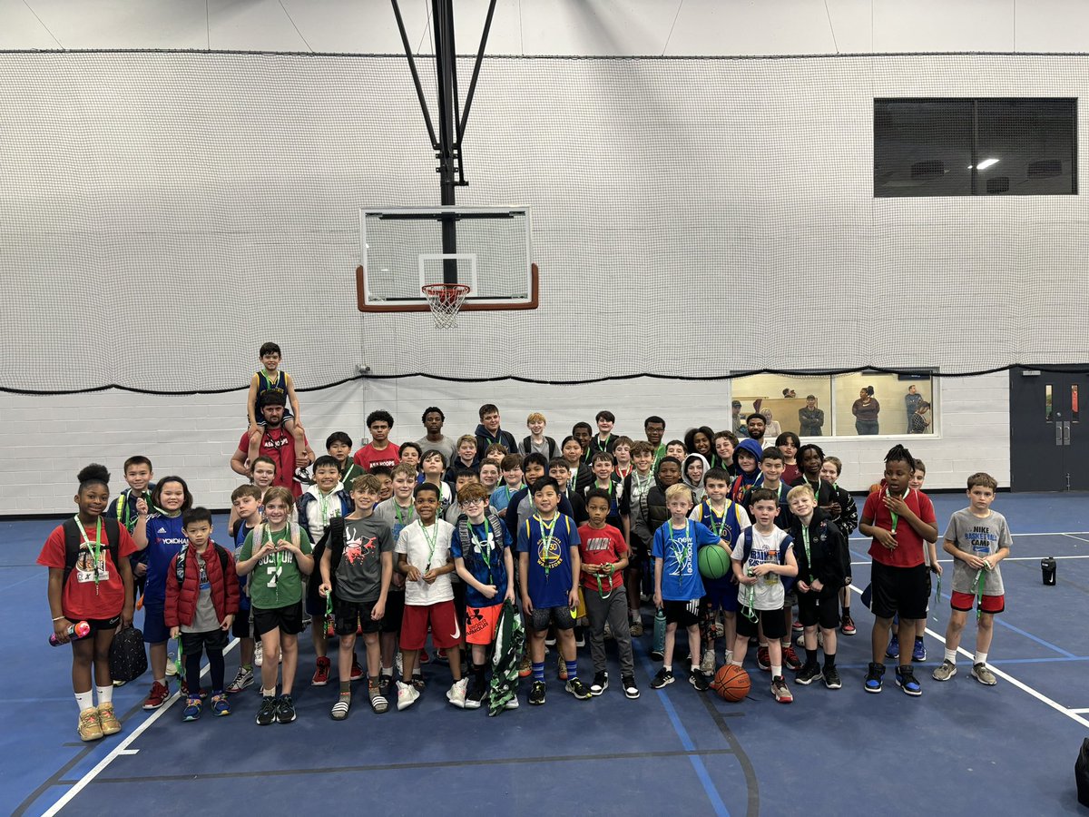 What an amazing first day of our @ussportscamps @asahoops basketball clinic @thayersportscenter ! Players and coaches came ready to hoop! @CoachB_ASAHoops