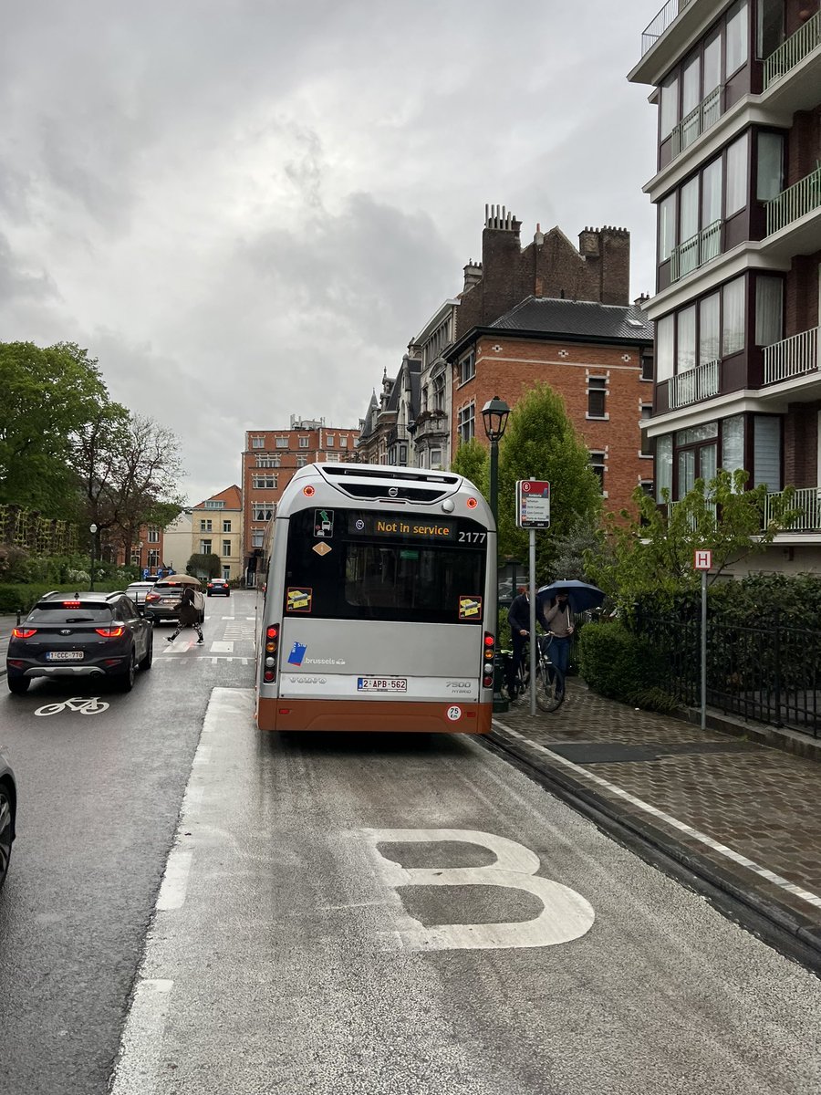 olivierdewit's tweet photo. @STIBMIVB 19h12 Ambiorix frolages zigzag Vitesse excessive agressivité… depuis quand vous engagez des chauffeurs de taxis ? https://t.co/zBaadTInr0