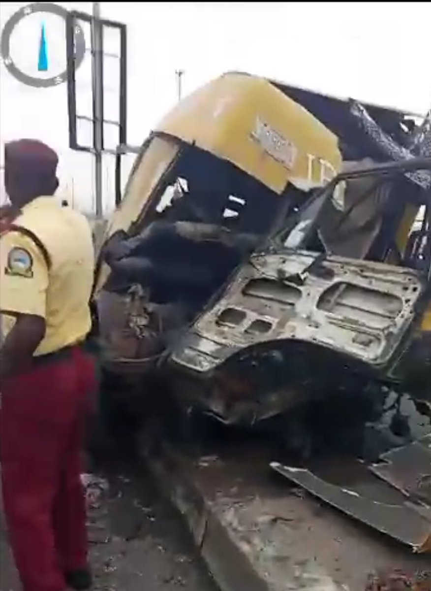DRIVER DIES, LASTMA RESCUES CONDUCTOR, AS TRUCK CRUSHES BUS transportationplusng.com/driver-dies-la…