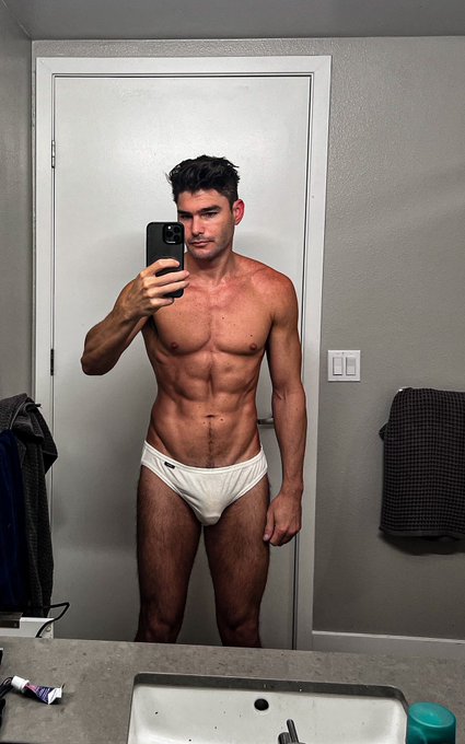 Completed 90/90 day challenge of consistent diet and gym. No sugar! https://t.co/6Zplbt1tUJ