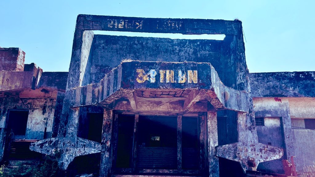 abhishek15may's tweet photo. “We sacrificed our past to illuminate ur future!” 

अधिकारी आवास जहां  से @SSB_INDIA  की  पहली  यूनिट (2008)डिप्लॉयड और संचालित हुई नक्सल प्रभावित #Chhatisgarh में शांति प्रयास के लिए, “सेवा सुरक्षा बंधुत्व” के अपने ध्येय लक्ष्य के साथ 🍁 
#CAPF #Sacrifice #Indian #ArmedForces https://t.co/7QwwZMEPrk