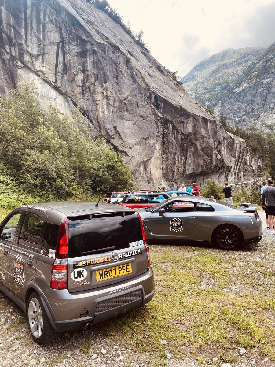 martinjayw_'s tweet photo. @CalmTheBeans @L333LHC Last July with @asa_thorp on the set of the Italian Job. 

(Rear glass, bottom right) https://t.co/jITMb2ZBGx