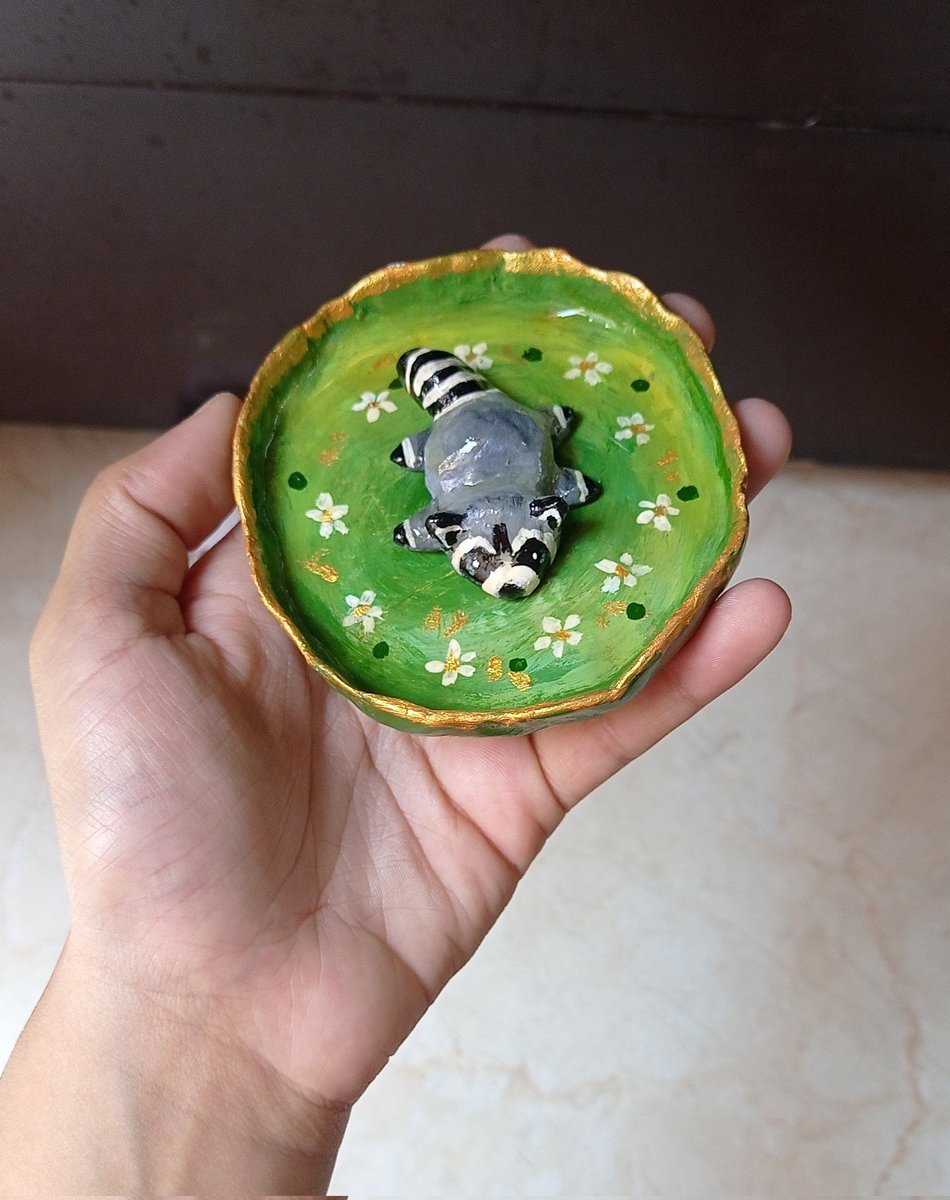 cheerylilcherry's tweet photo. Cottagecore clay trays for sale! 🌱🐸🦝🌟 
#ashtray #trinkettray https://t.co/NHMTY2zlzD