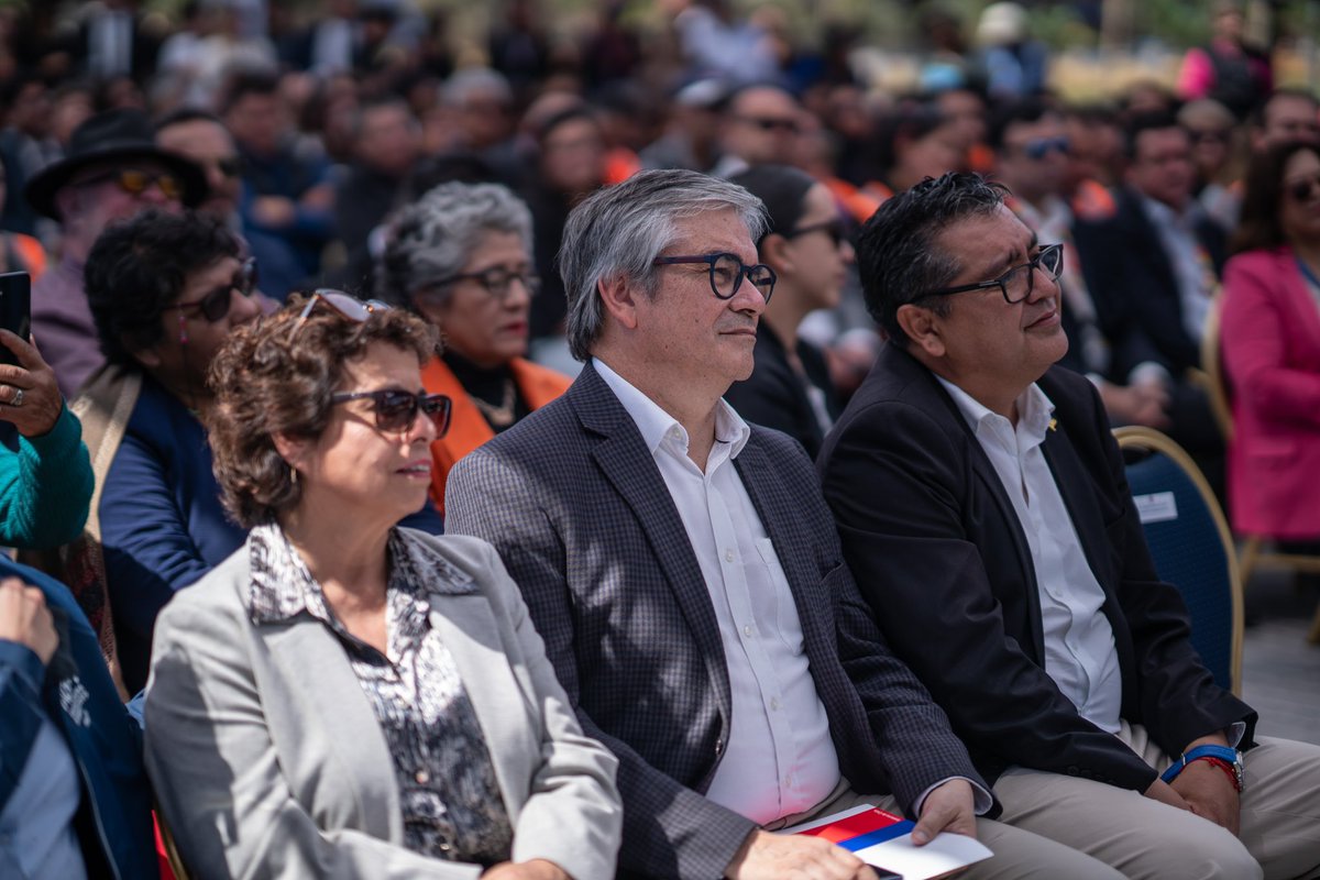 GabrielBoric's tweet photo. Desde Calama, el corazón minero de Chile, celebramos hoy la entrega de 93.600 millones del Royalty Minero para 307 comunas del país para atender las urgencias y prioridades de las familias chilenas. 

El Royalty Minero es desarrollo, justicia social, descentralización y un Estado más presente. No hay duda de que cuando se fortalecen los gobiernos locales se fortalece nuestra democracia.