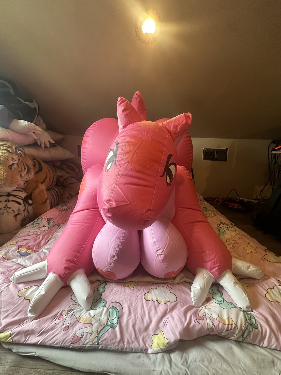 ZedTiger's tweet photo. For sale: 2m Hongyi Renamon w/2 front SPH &amp; 2m long red laying heart dragon w/1 rear SPH. Both airtight, no repairs. SPH unused. $400 per/$600 together, free USPS ship. Deets: https://t.co/GjKopcW6xU https://t.co/fjB5hMFAX2