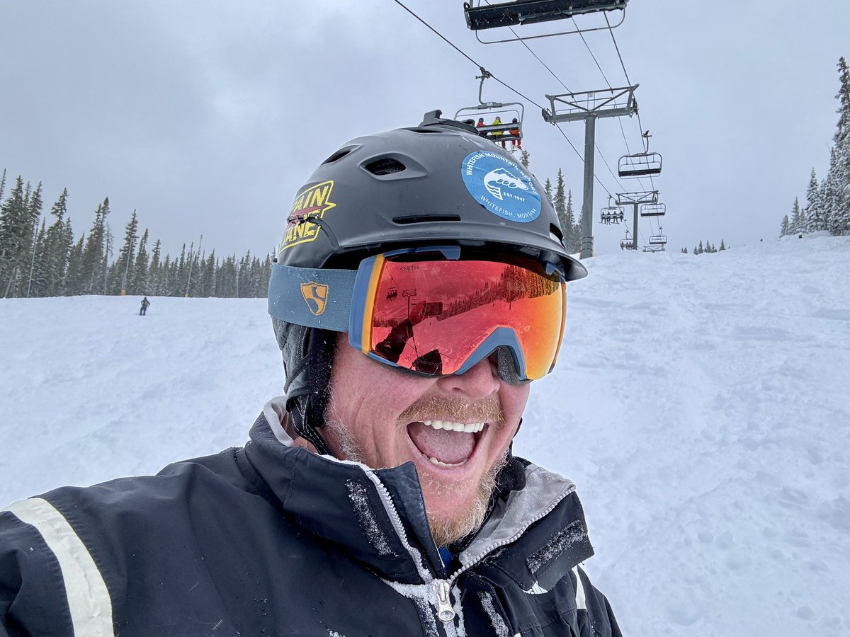 Found 18” (46cm) freshies at @CopperMtn this morning! ☃️😆