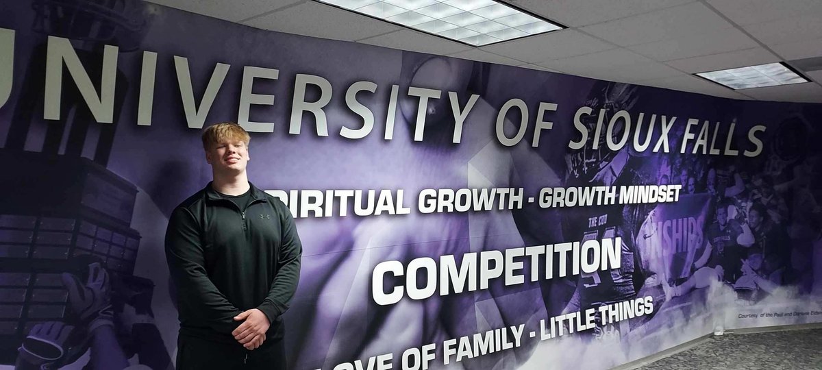 After an awesome facility tour with <a href="/Coach_Boes/">Bryan Boesen</a> and great talk with <a href="/JimGlogowski/">Coach Glo</a>, I'm beyond blessed to receive another division 2 offer from <a href="/USFCougarsFB/">USF Football</a>!!!
<a href="/CoachLueds/">Lucas Lueders</a> <a href="/CoachCapitani/">Spencer Capitani</a> @MichaelBuetow