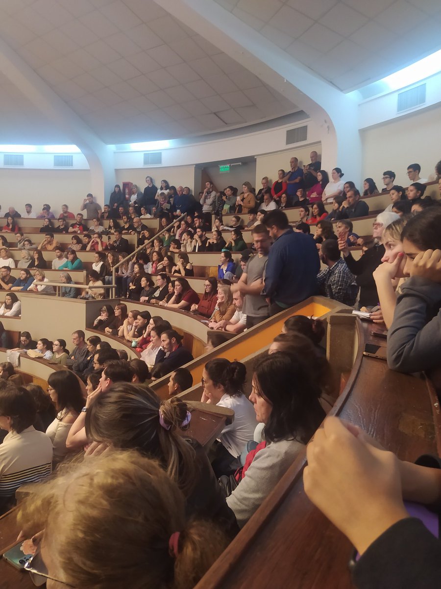 AHORA en Facultad de Farmacia y Bioquímica, UBA. Reunión con toda la comunidad educativa por la situación presupuestaria