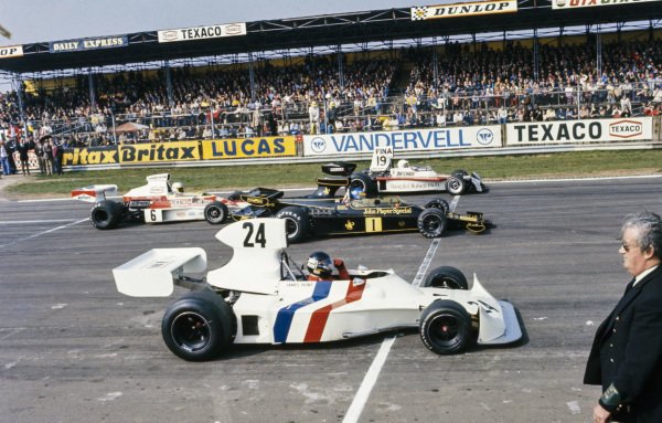 nellietellie's tweet image. So last week was the 50th anniversary of James Hunt and Hesketh winning the International Trophy non-championship @F1 race at @SilverstoneUK 
And, this Saturday, it will be back on track at Silverstone during the @thevscc season opener. #Fever