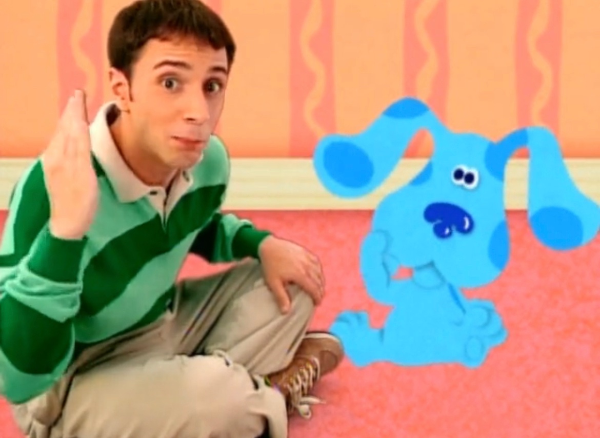 Blue is demonstrating her name.✋#bluesclues #NationalASLDay