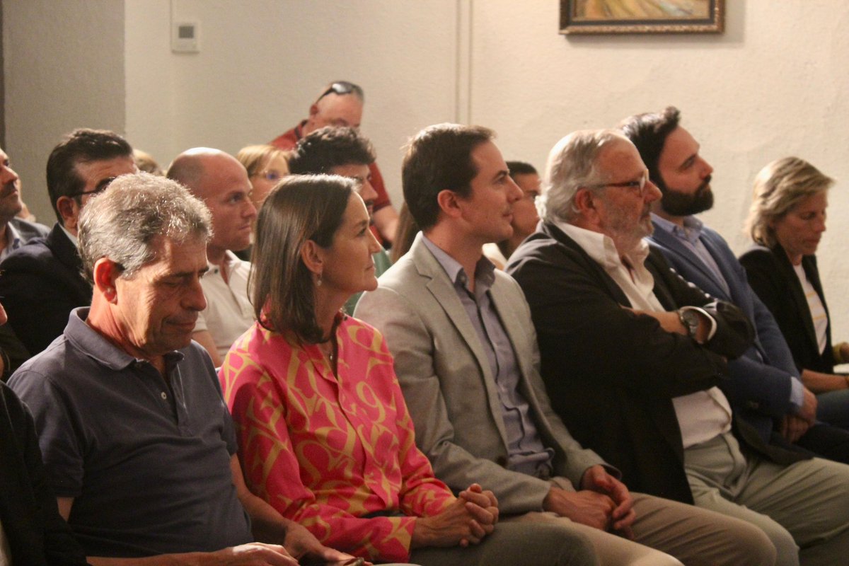 PSOEMadridAyto's tweet photo. En este año, en el centenario del @RayoVallecano, llega la peña más inclusiva: nace #DiscapRayo. 

Gracias al apoyo del club, peñas y asociaciones, todas estas personas pueden acceder con sus sillas de ruedas, igual que el resto de madrileños y madrileñas, a disfrutar de ver su equipo en su campo. 

¡Larga vida al Rayo!