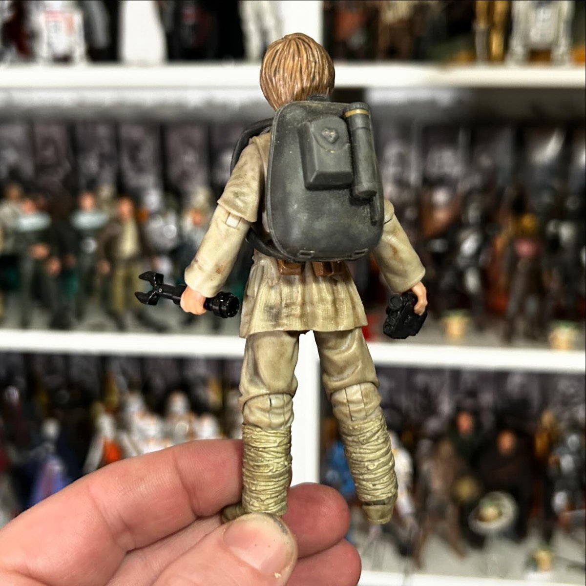 yak_face's tweet photo. The new TBS Anakin Skywalker was a little too clean, I gave him a more rough and tumble appearance with Tamiya Weathering Master. He hated Kit A. #hasbro #blackseries #starwarsblackseries #anakinskywalker #tatooine #EpisodeI #thephantommenace #starwars #craftyourfandom https://t.co/rRwETIgFlD