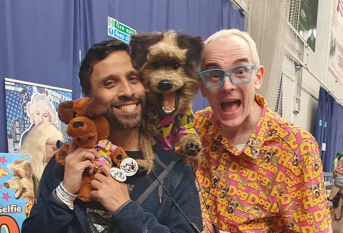 ops2676's tweet photo. Always a wonder and a joy to encounter the #normalmen #innocentmen @HackerTDog and @Phil_Gluvets
Casting of the new A-Team is going well too! #bluejacketguy #myfavouritestalker #starsandcars https://t.co/1JgQmtSSaO