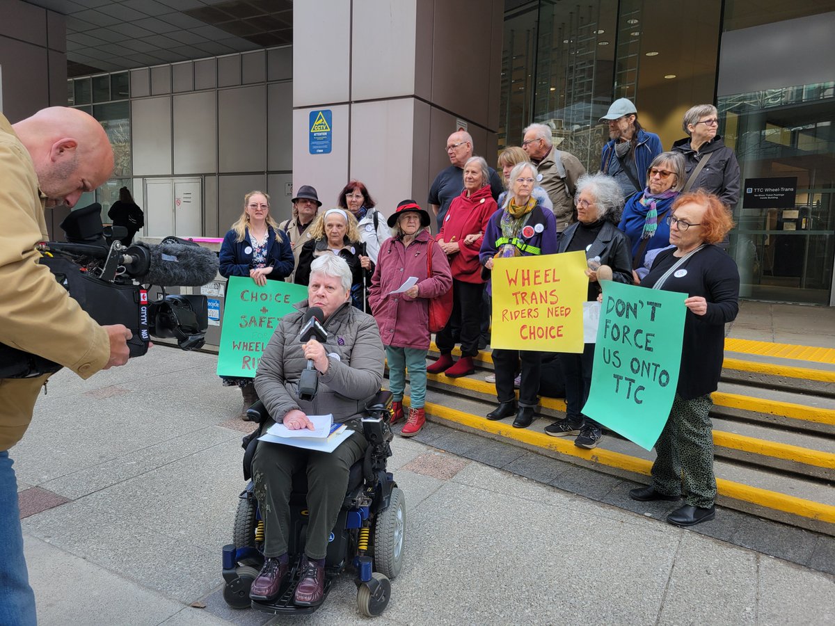 ttcriders's tweet photo. Common Thread Community Chorus, which is concerned that its members who rely on Wheel-Trans will lose access to the service, is singing outside a Wheel-Trans consultation meeting today at Metro Hall
@CTC_Chorus
https://t.co/tLIBM2XuKG #ttc #wheeltrans https://t.co/dtleEKgcsd