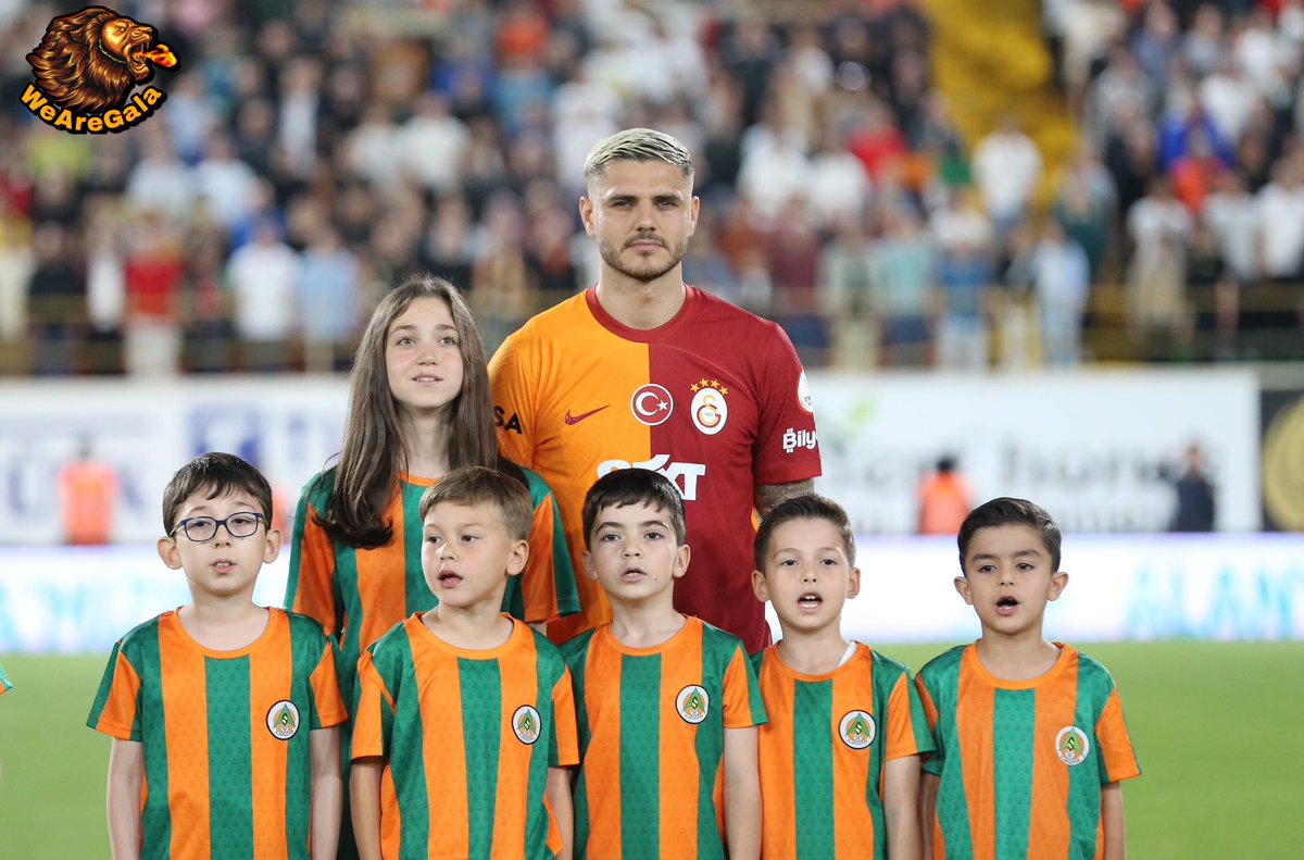 “Nesilden nesile koca bir sevgi.” 🥰

İyi geceler Büyük #Galatasaray ailesi. ♥️💛

#WeAreGala @wearegal #Hedef24 #SenŞampiyonOlacaksın