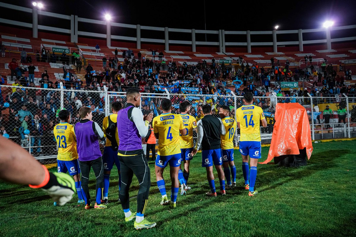 ClubSCristal's tweet photo. 𝑴𝒊𝒓𝒂 𝒂 𝒆𝒔𝒕𝒂 𝒉𝒊𝒏𝒄𝒉𝒂𝒅𝒂 𝒄𝒐𝒎𝒐 𝒕𝒆 𝒂𝒍𝒊𝒆𝒏𝒕𝒂 𝒅𝒆 𝒄𝒐𝒓𝒂𝒛𝒐́𝒏, 𝒗𝒆𝒏𝒊𝒎𝒐𝒔 𝒅𝒆 𝒕𝒐𝒅𝒂𝒔 𝒑𝒂𝒓𝒕𝒆𝒔 𝒑𝒂𝒓𝒂 𝒂𝒍𝒆𝒏𝒕𝒂𝒓 𝒂𝒍 𝑪𝒓𝒊𝒔𝒕𝒂𝒍 𝒄𝒂𝒎𝒑𝒆𝒐́𝒏, 𝒚 𝒅𝒊𝒄𝒆... 🎶

#FuerzaCristal https://t.co/ws5Tqwg6y4