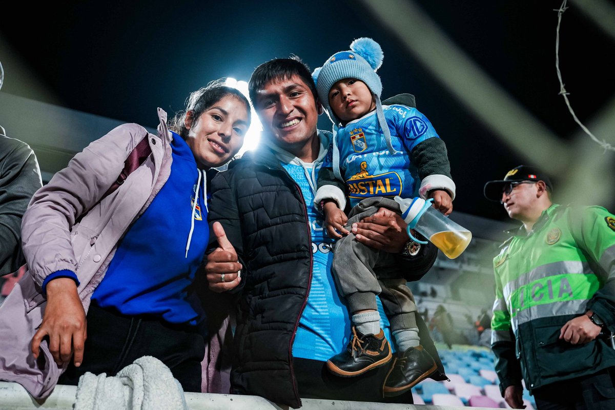 ClubSCristal's tweet photo. 𝑴𝒊𝒓𝒂 𝒂 𝒆𝒔𝒕𝒂 𝒉𝒊𝒏𝒄𝒉𝒂𝒅𝒂 𝒄𝒐𝒎𝒐 𝒕𝒆 𝒂𝒍𝒊𝒆𝒏𝒕𝒂 𝒅𝒆 𝒄𝒐𝒓𝒂𝒛𝒐́𝒏, 𝒗𝒆𝒏𝒊𝒎𝒐𝒔 𝒅𝒆 𝒕𝒐𝒅𝒂𝒔 𝒑𝒂𝒓𝒕𝒆𝒔 𝒑𝒂𝒓𝒂 𝒂𝒍𝒆𝒏𝒕𝒂𝒓 𝒂𝒍 𝑪𝒓𝒊𝒔𝒕𝒂𝒍 𝒄𝒂𝒎𝒑𝒆𝒐́𝒏, 𝒚 𝒅𝒊𝒄𝒆... 🎶

#FuerzaCristal https://t.co/ws5Tqwg6y4