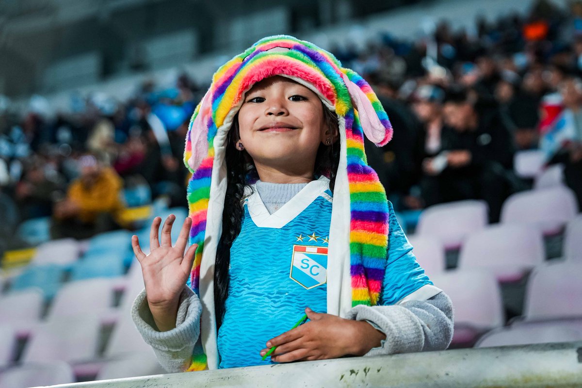 ClubSCristal's tweet photo. 𝑴𝒊𝒓𝒂 𝒂 𝒆𝒔𝒕𝒂 𝒉𝒊𝒏𝒄𝒉𝒂𝒅𝒂 𝒄𝒐𝒎𝒐 𝒕𝒆 𝒂𝒍𝒊𝒆𝒏𝒕𝒂 𝒅𝒆 𝒄𝒐𝒓𝒂𝒛𝒐́𝒏, 𝒗𝒆𝒏𝒊𝒎𝒐𝒔 𝒅𝒆 𝒕𝒐𝒅𝒂𝒔 𝒑𝒂𝒓𝒕𝒆𝒔 𝒑𝒂𝒓𝒂 𝒂𝒍𝒆𝒏𝒕𝒂𝒓 𝒂𝒍 𝑪𝒓𝒊𝒔𝒕𝒂𝒍 𝒄𝒂𝒎𝒑𝒆𝒐́𝒏, 𝒚 𝒅𝒊𝒄𝒆... 🎶

#FuerzaCristal https://t.co/ws5Tqwg6y4