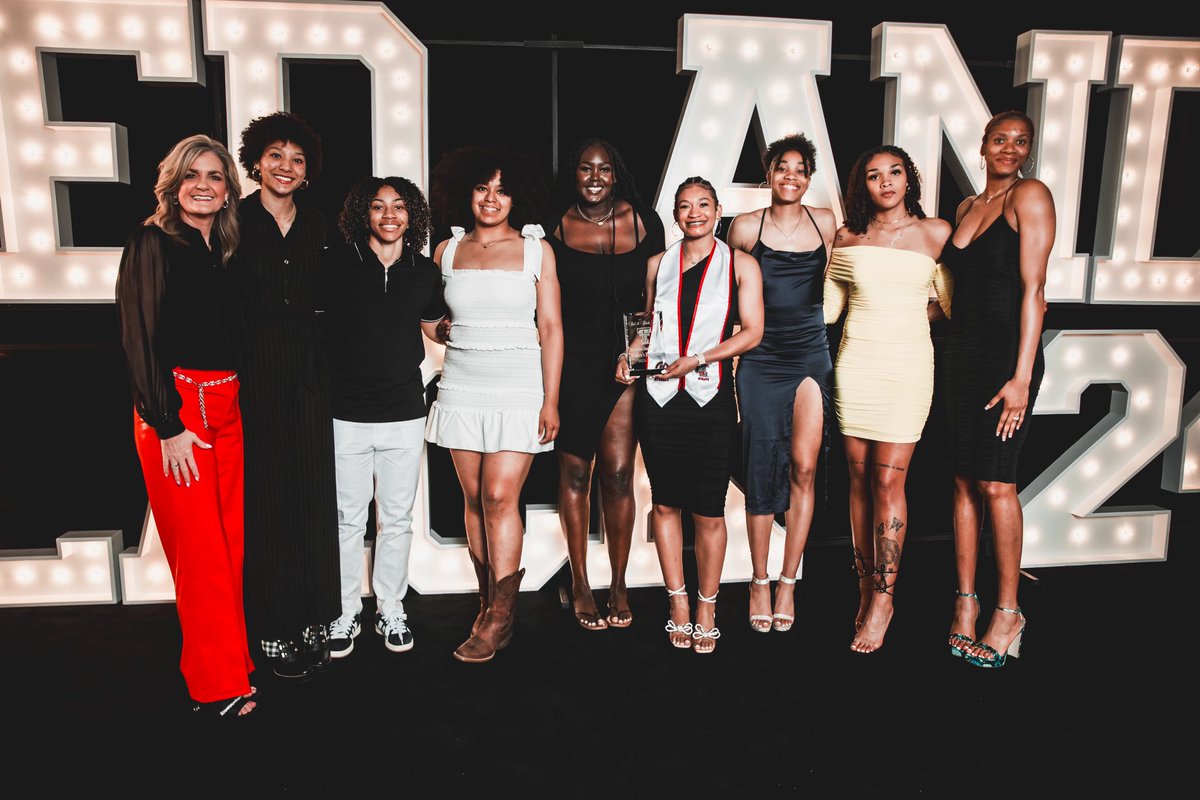 Volunteering is the ultimate expression of gratitude 🫶 Our program received the women’s Red Raider Giveback award at the Red and Black Gala! #WreckEm