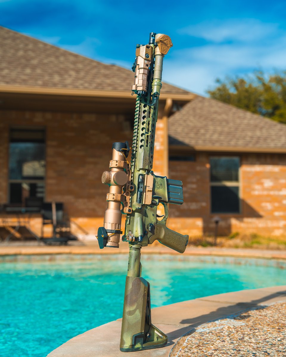 Poolside with the Reece build // 🦆🤝⛰️
.
.
#forwardcontrols #onehundredconcepts #ACF #ASF #ducksauce #LightCap #DoGood #BeDangerous #LiveFree #OHC #OneHundredConcepts #hexcap