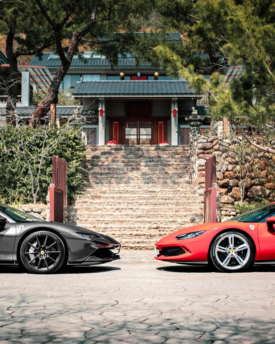 Autowallin's tweet photo. Two More Ferraris.

Credit: krs_1281 via Instagram. #cars https://t.co/2OMEYlw8eE
